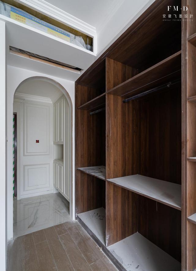 动线这样改,在玄关对面装出了个衣帽间,省事便捷,小家越装越大