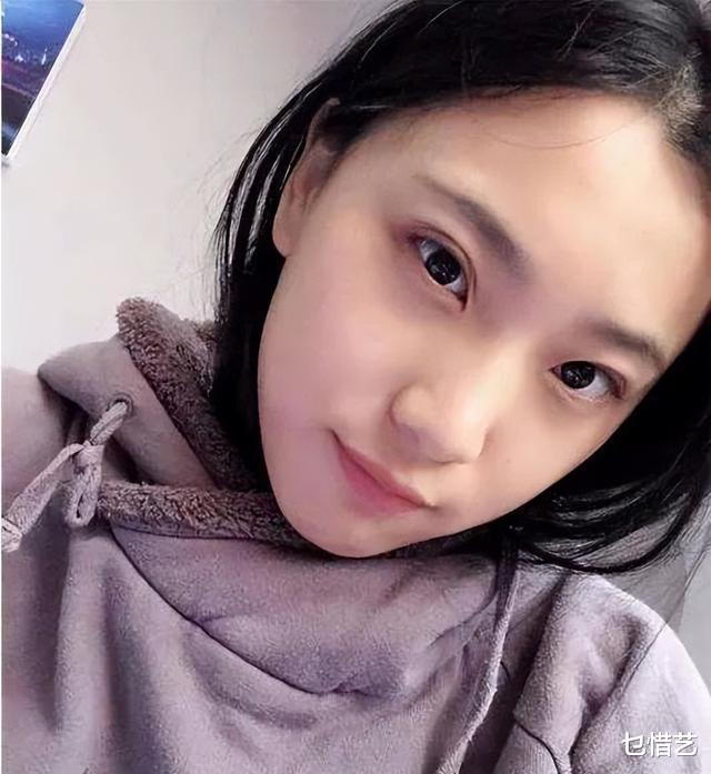 |“女演员”刘月，拍摄大量视频，曾是清华高才生