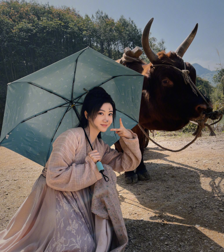 景甜|许凯景甜新剧官宣杀青！晒出剧组大合照，主演阵容曝光实力强劲