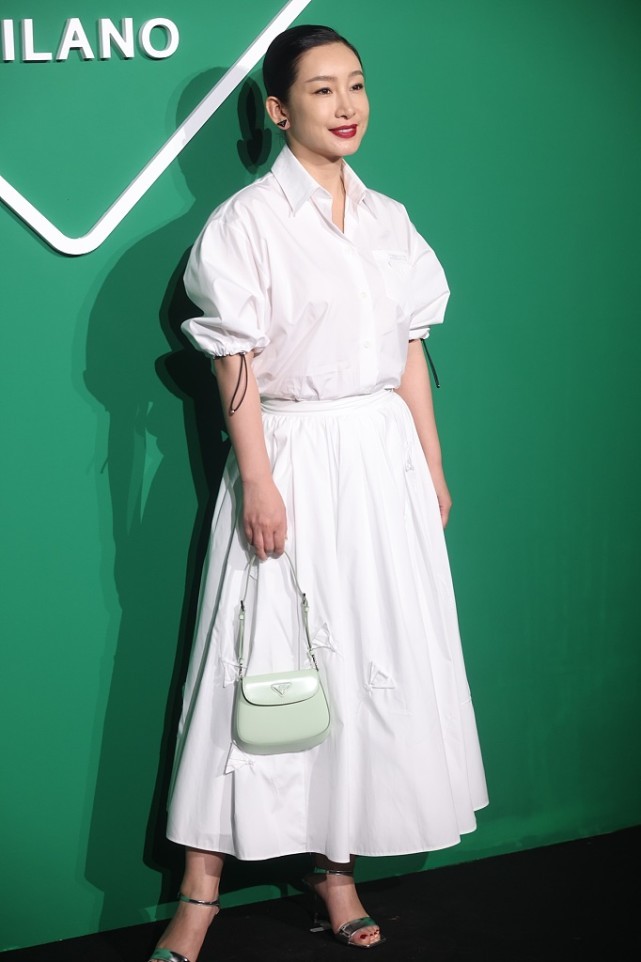 秦海璐|感觉秦海璐没变老，43岁了穿红裙还是那么动人，气质太好了