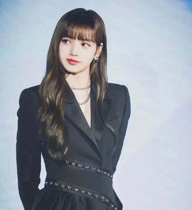 lisa 患新冠痊愈后的Lisa,怎么完全认不出了...