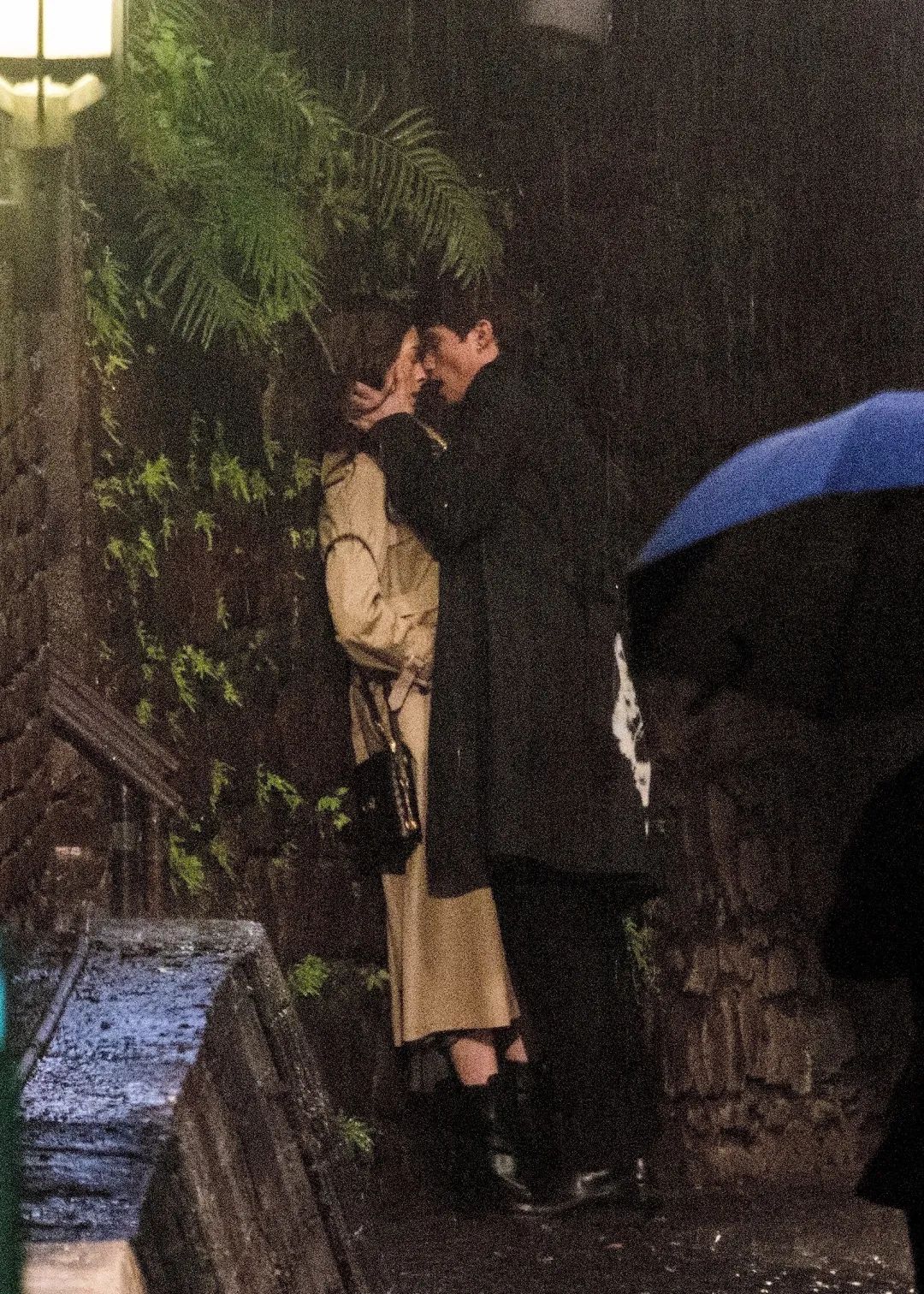 周迅|周迅拍大片又被嘲？！网友无奈：人是美的，拍的什么玩意儿…