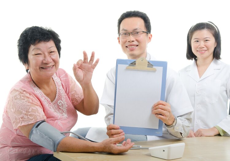 癌细胞|经常手脚冰凉是怎么了？手脚若有这5个迹象，或已被癌症“盯”上