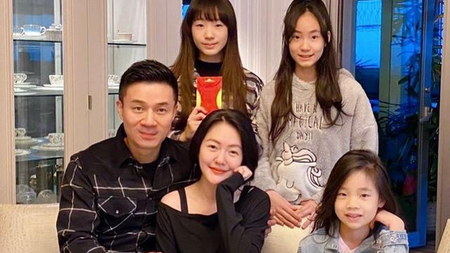 小S|44岁徐熙娣的难言之隐：表面乐观的女强人，背后家庭却是满地鸡毛