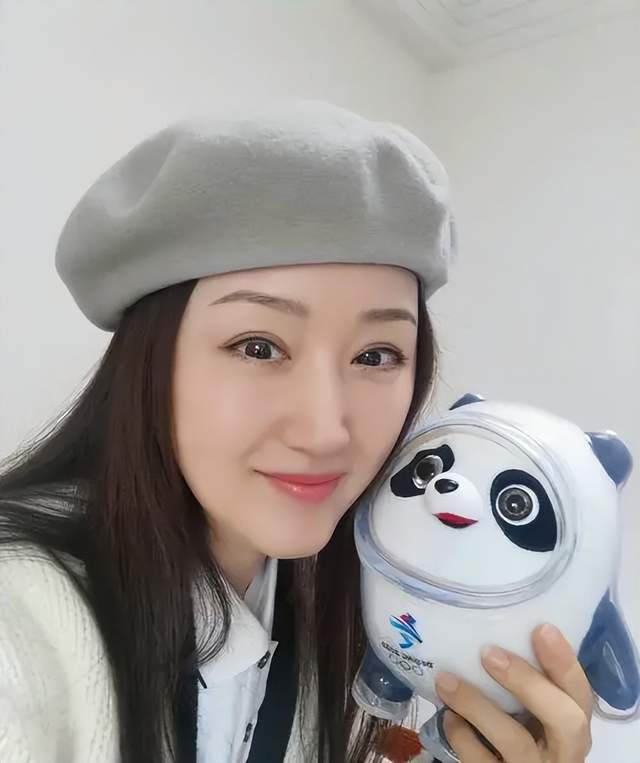 杨钰莹|女神杨钰莹:因初恋入狱形象尽毁,50岁不婚不育,依然向往幸福