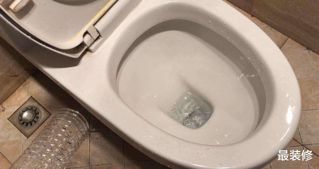 为什么马桶用久了吸力小,整天臭烘烘?这4个地方是“罪魁祸首”