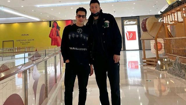 张镇麟|辽篮接班人双喜临门！郭艾伦堂弟首曝和金金关系 张镇麟隔空撒狗粮