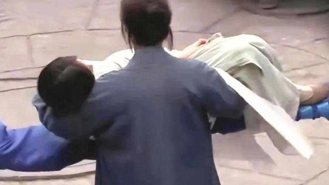 甄子丹|《天龙八部之乔峰传》热播，甄子丹抱不动80斤陈钰琪？