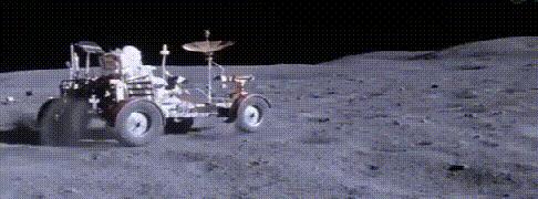看了看月球上的五星红旗,美国登月又被质疑,美国旗为何能飘动?