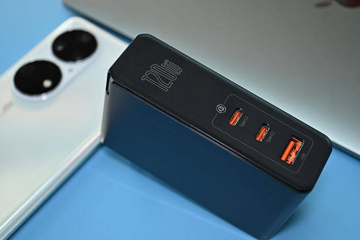 充电器|倍思氮化镓120W充电器:全家桶设备的充电好助手