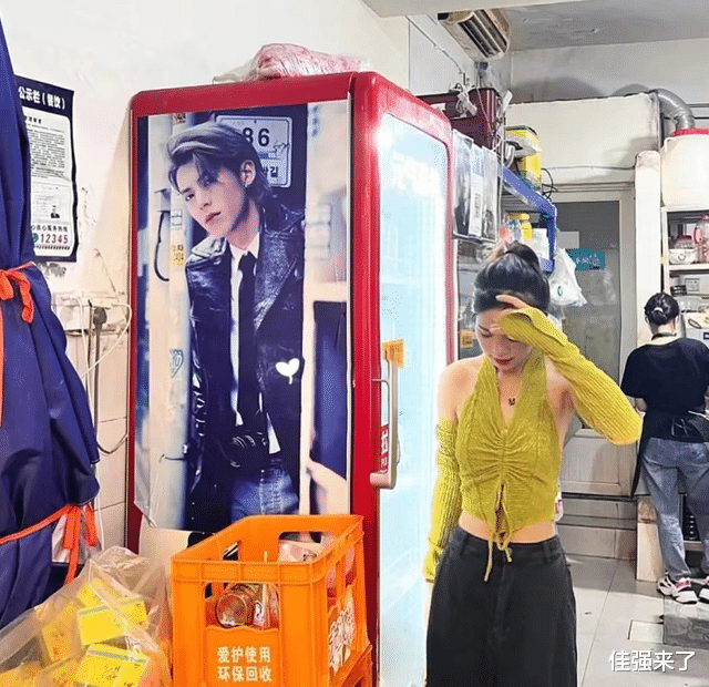 王鹤棣爸爸炸串店成网红打卡店，看到棣爸颜值，粉丝：基因错了？