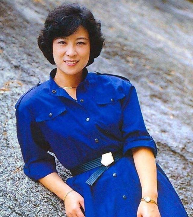 王馥荔|演员王馥荔老公，甘心做她背后的男人，现儿子也成当红演员