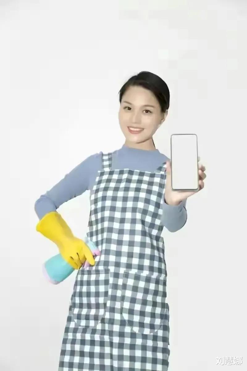 45岁住家保姆哭诉:雇主太过分了,要求每天洗澡