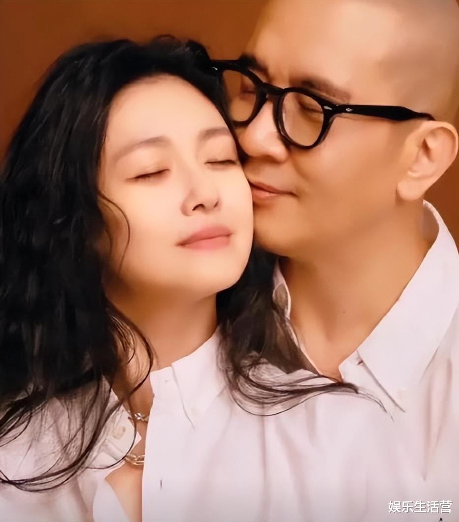 大S|46岁大S怀3胎3个月？小菲旗下账号称她为具破底线，为爱豁出性命