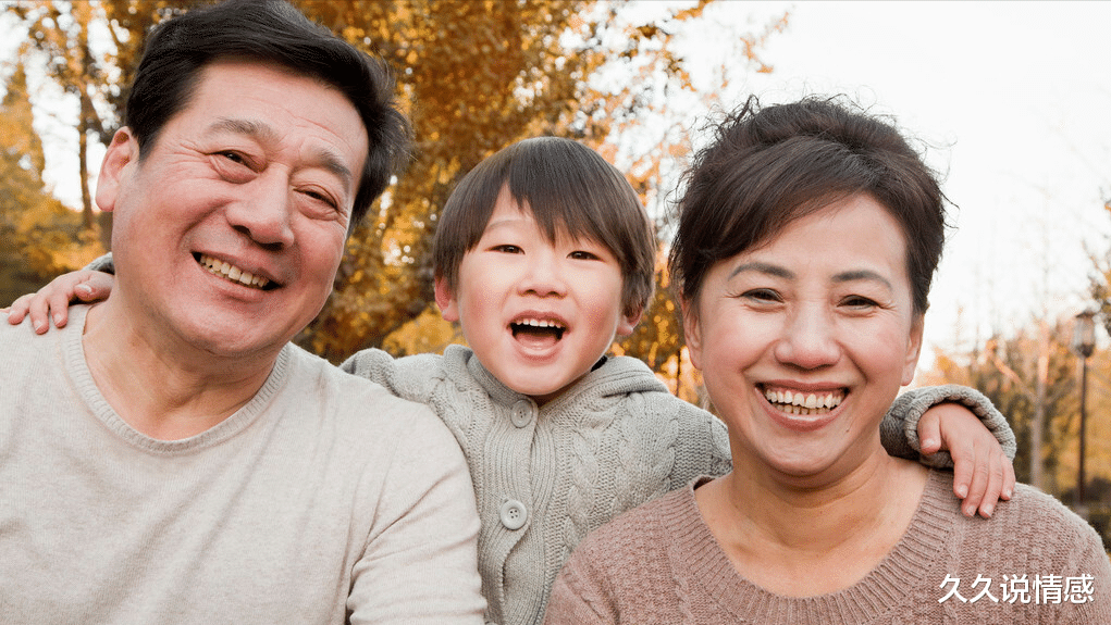 退休金|57岁退休阿姨哭诉:我每个月退休金7千,却连200元钱都拿不出来