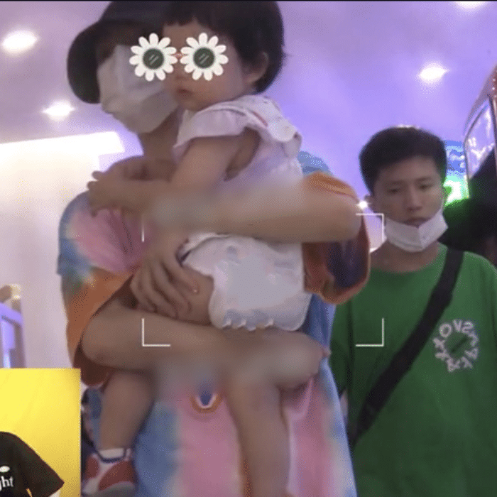 谢娜|张杰谢娜拍广告好甜蜜，仨女儿同时探班，跳跳俏俏乖巧小咘芽顽皮