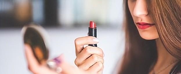 运动 女生这3个习惯，会让嘴唇变丑！尤其第二个，不改掉很影响颜值