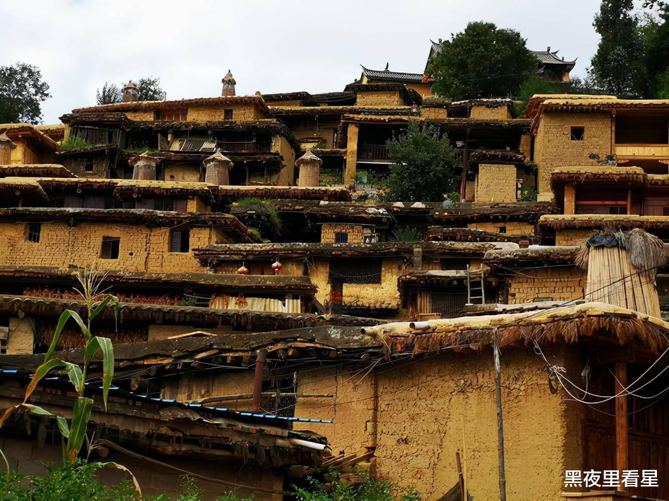 东南亚旅游|泸西一超奇葩古村落,家家相通户户相连,有“泸西布达拉宫”之称