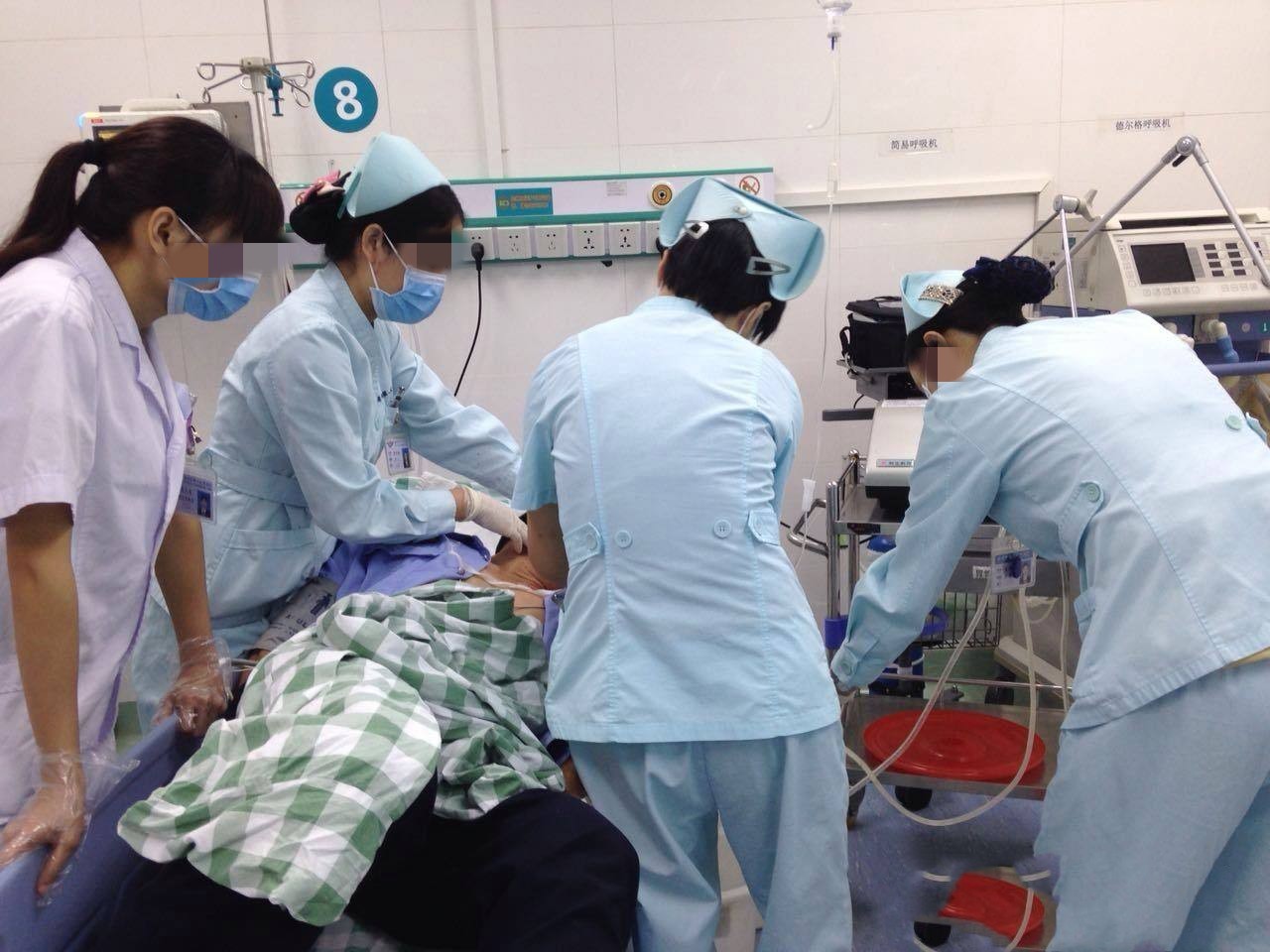 2002年小贩嫉妒人家买卖好,深夜投放毒鼠强,300人中毒42人死亡