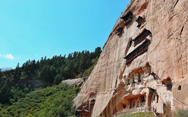 马蹄寺|张掖境内的小众景点，始建于东晋时期，是绝壁悬崖上的一方圣地
