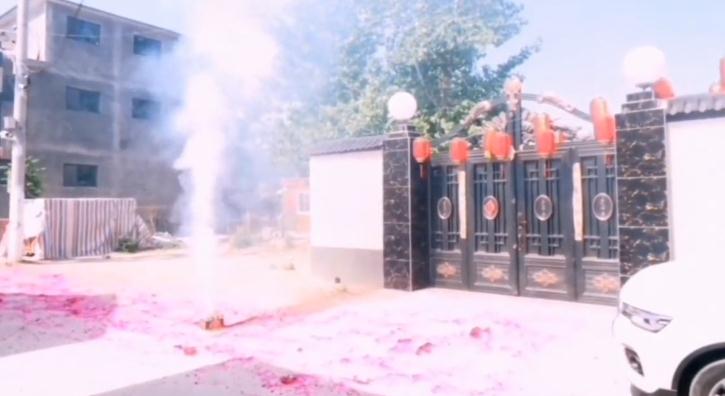 朱之文|朱小伟订婚第3天,大衣哥家中挂满红灯笼,疑似为儿子结婚做准备