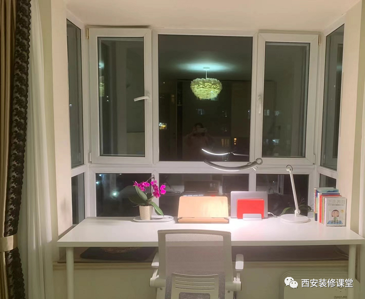 飘窗变书桌,要不太浪费了