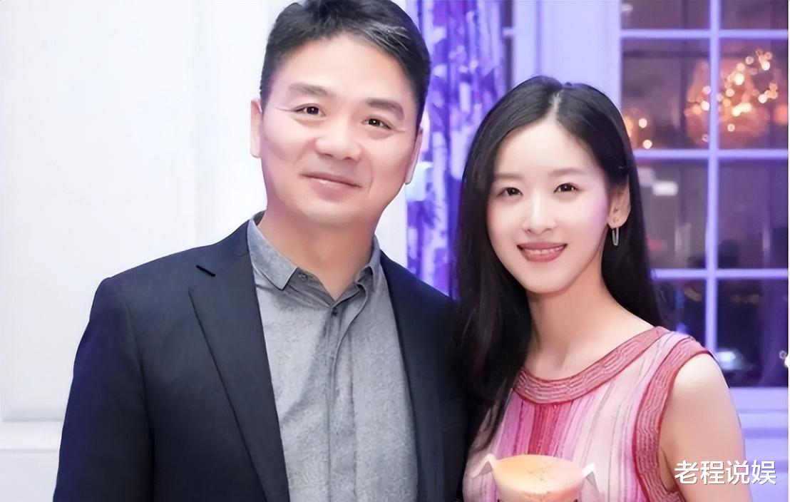 刘强东|刘强东:靠二叔断腿钱救京东,回村撒650万现金报恩