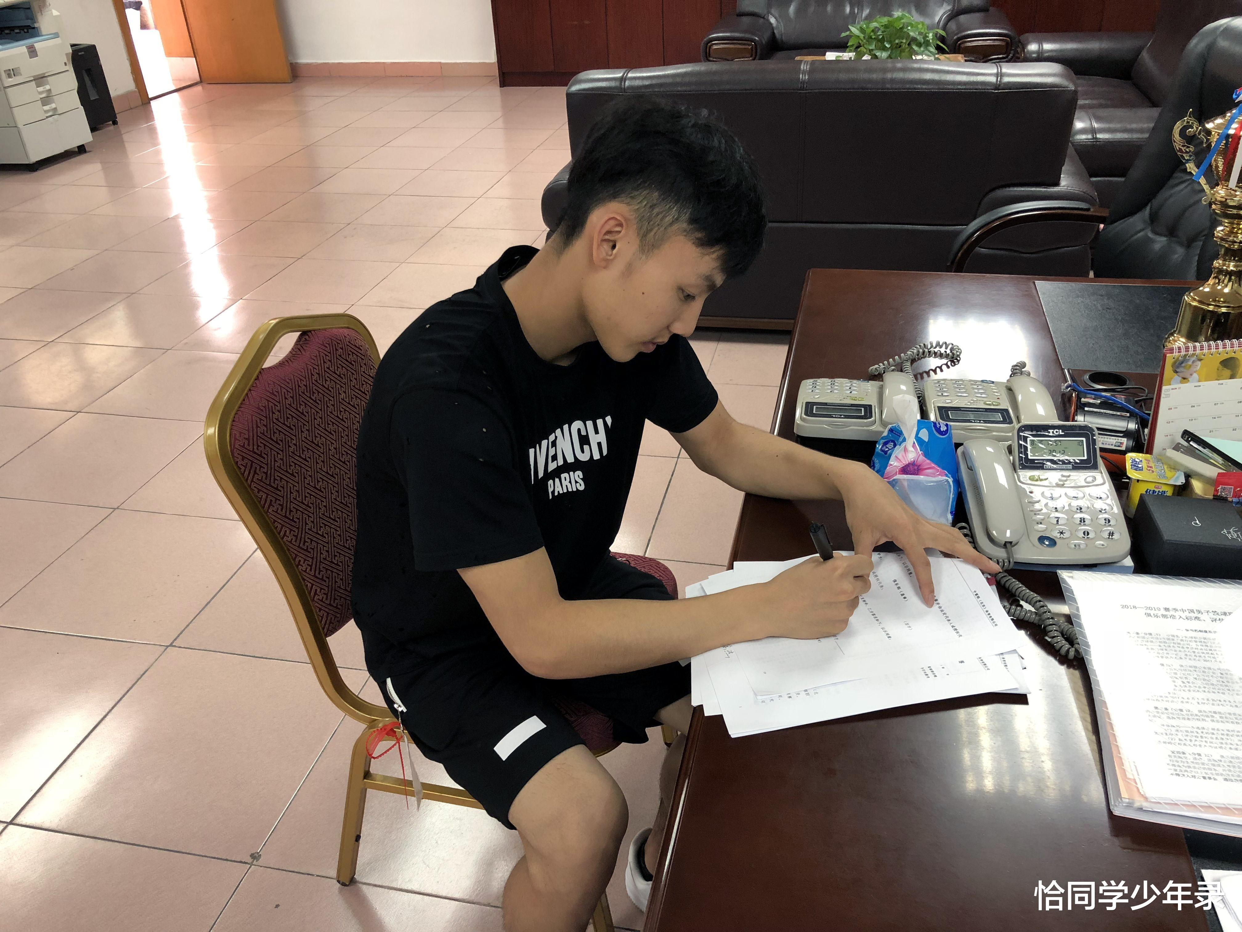徐杰|\宝藏后卫\徐杰：11岁视球如命，CBA第一位00后冠军!
