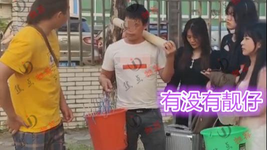 养生|男中介带3名厂花找工作，要求包吃包住月薪1万，厂长：高攀不起