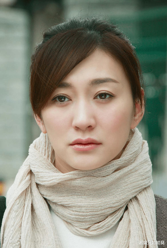 李依晓|五官凑在一起，越看越丧！“自带苦相”的10位女星