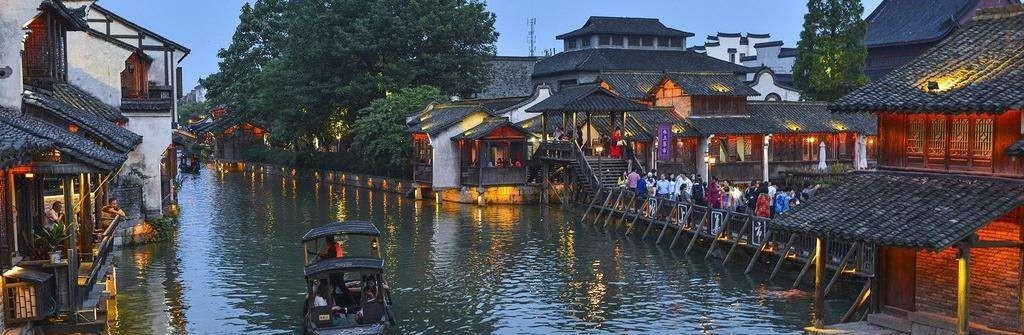 古镇|一个“飘”在水上的中国小城，只能坐船抵达，三个景点值得参观