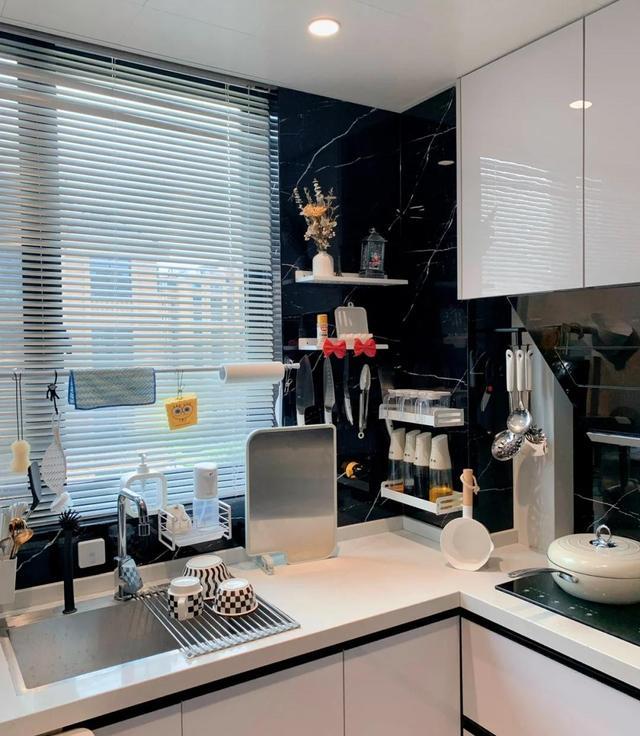 坚持极简主义的浙江夫妇，把家装修得一尘不染，透着骨子里的高级