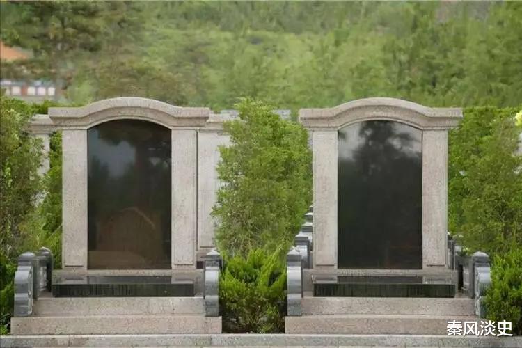 俗语“坟边长竹需迁坟,坟前两物成富人”,暗指什么,两物是啥?