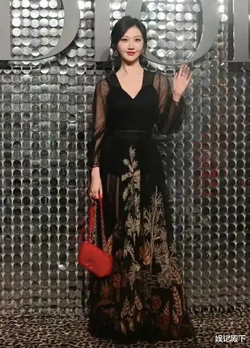 景甜|景甜整容大变样,脸部僵硬微笑唇太违和,人间富贵花可惜了!