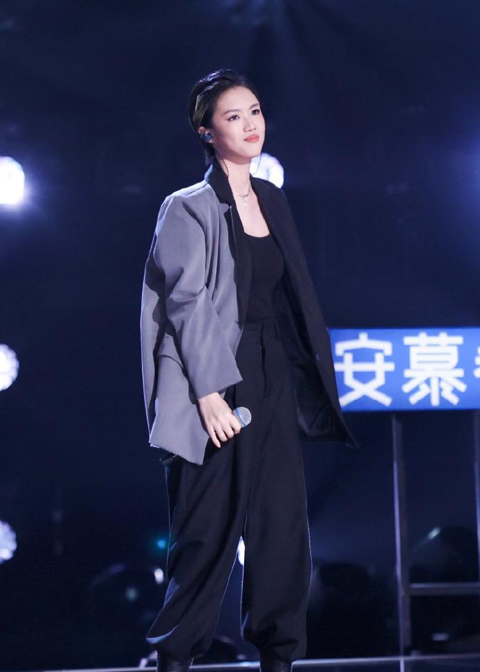 张碧晨|中国好声音历届冠军现状，张碧晨、单依纯正当红，6人已经被遗忘