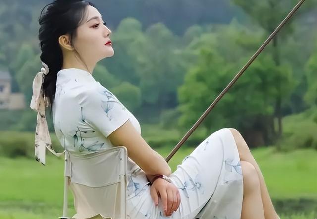 |唐小鱼带老公直播，自曝结婚多年还有2个娃，丈夫辞职在家当伙夫