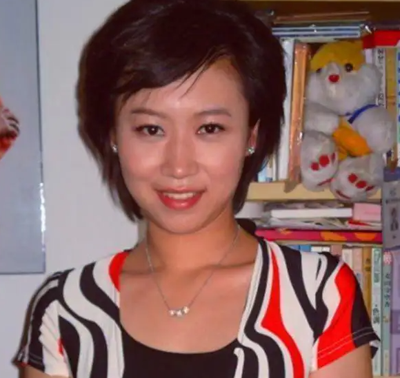 新婚当天大巴发生车祸,主持人魏笑不治身亡丈夫一直未婚