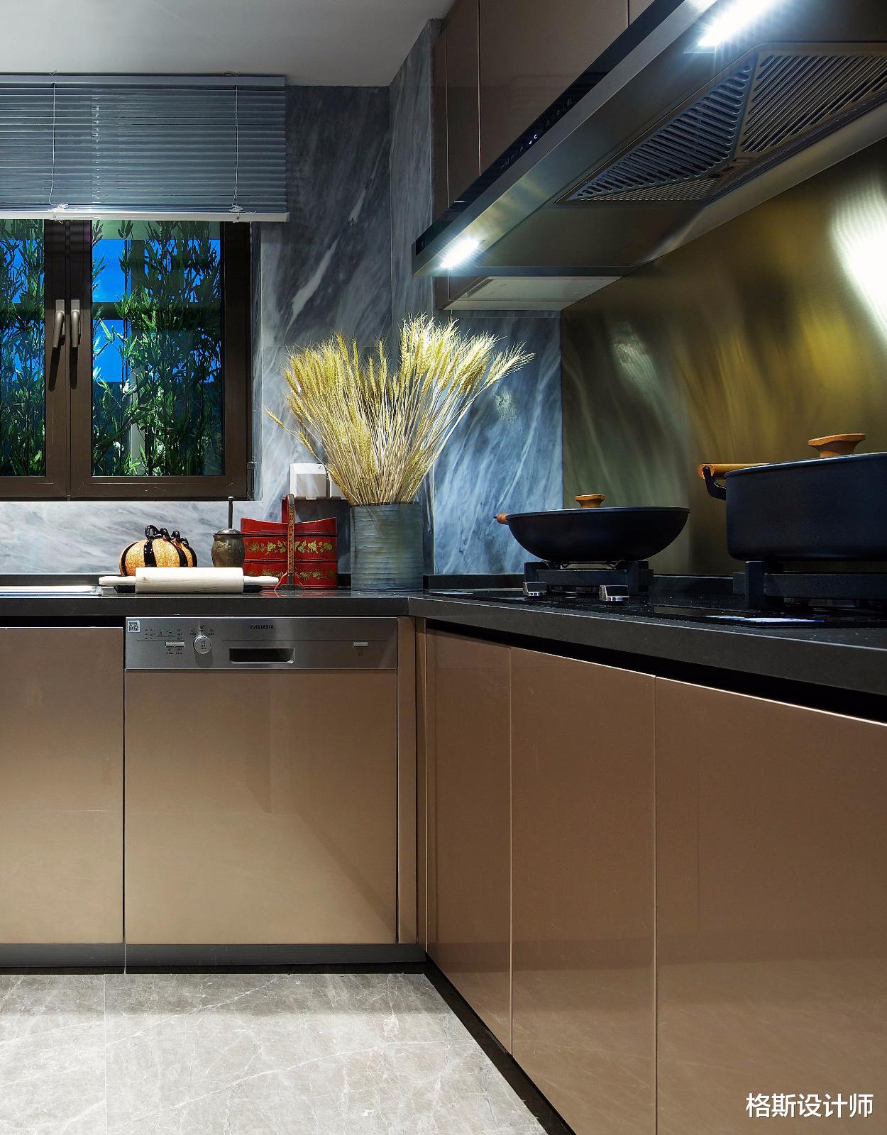 146㎡4居室新中式风格的家，全屋雅致复古，客厅背景好大气