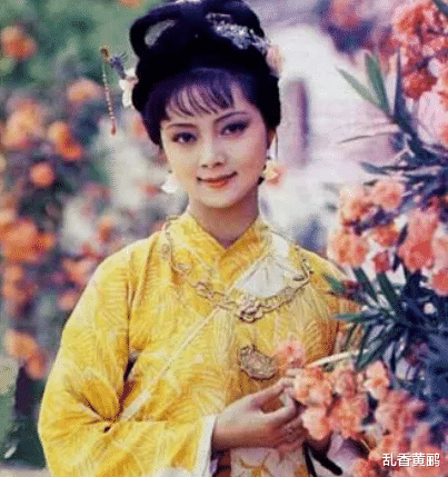 陈晓旭|1986年出版的“红楼定妆照”挂历，要多丑有多丑，陈晓旭面目全非