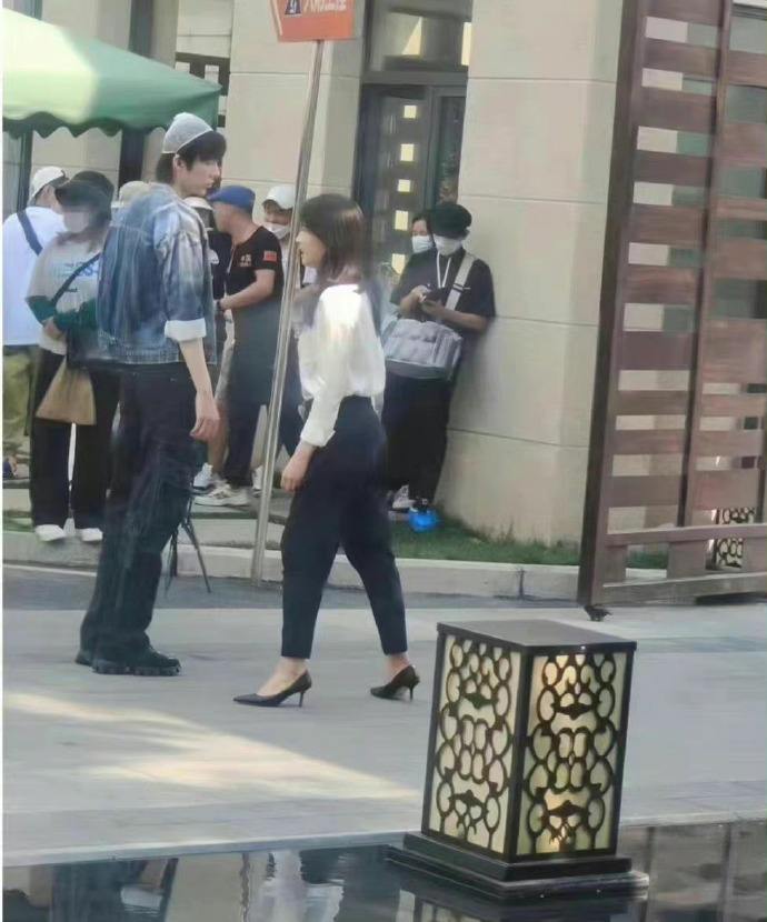 刘涛|44岁刘涛与小12岁小鲜肉演情侣！男方高大威猛，侧脸略像蔡徐坤