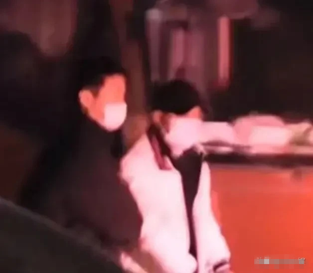 冬奥会|文章疑醉酒当街小便，这次网友不骂他都说再正常不过，你怎么看