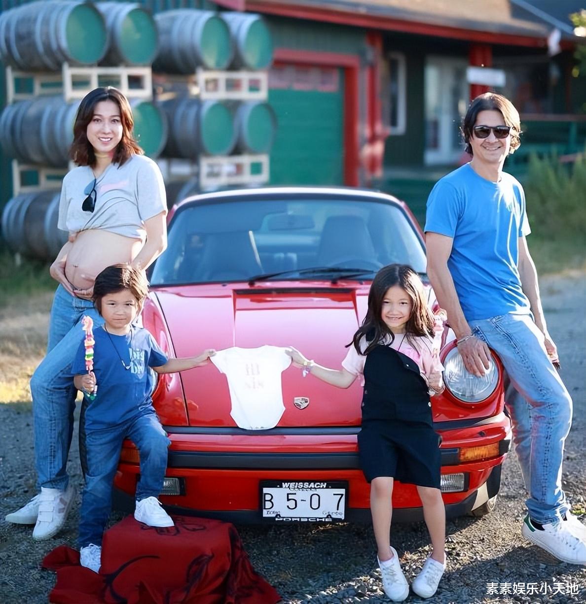 钟嘉欣|钟嘉欣三胎生女,晒一家五口的握手照,亲吻闭眼熟睡的女儿