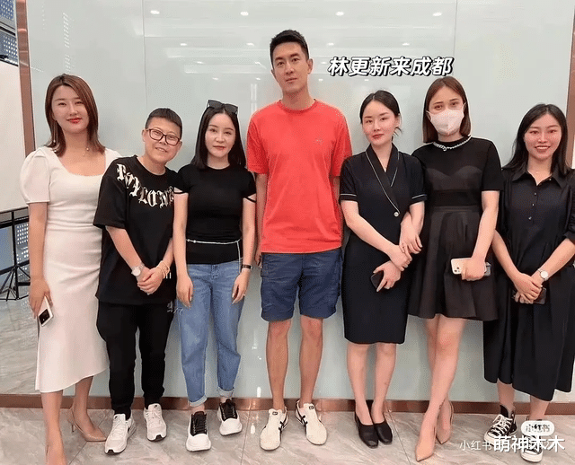 刘诗诗|赵丽颖林更新开机前聚餐！男方状态引热议，抽烟浮肿被吐槽摆烂