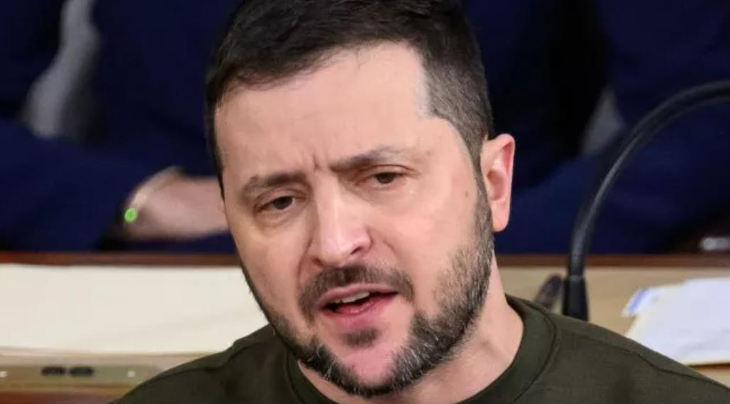 泽连斯基|泽连斯基平安夜卖苦：我们失去爱和希望，饭菜不热、餐桌有空位