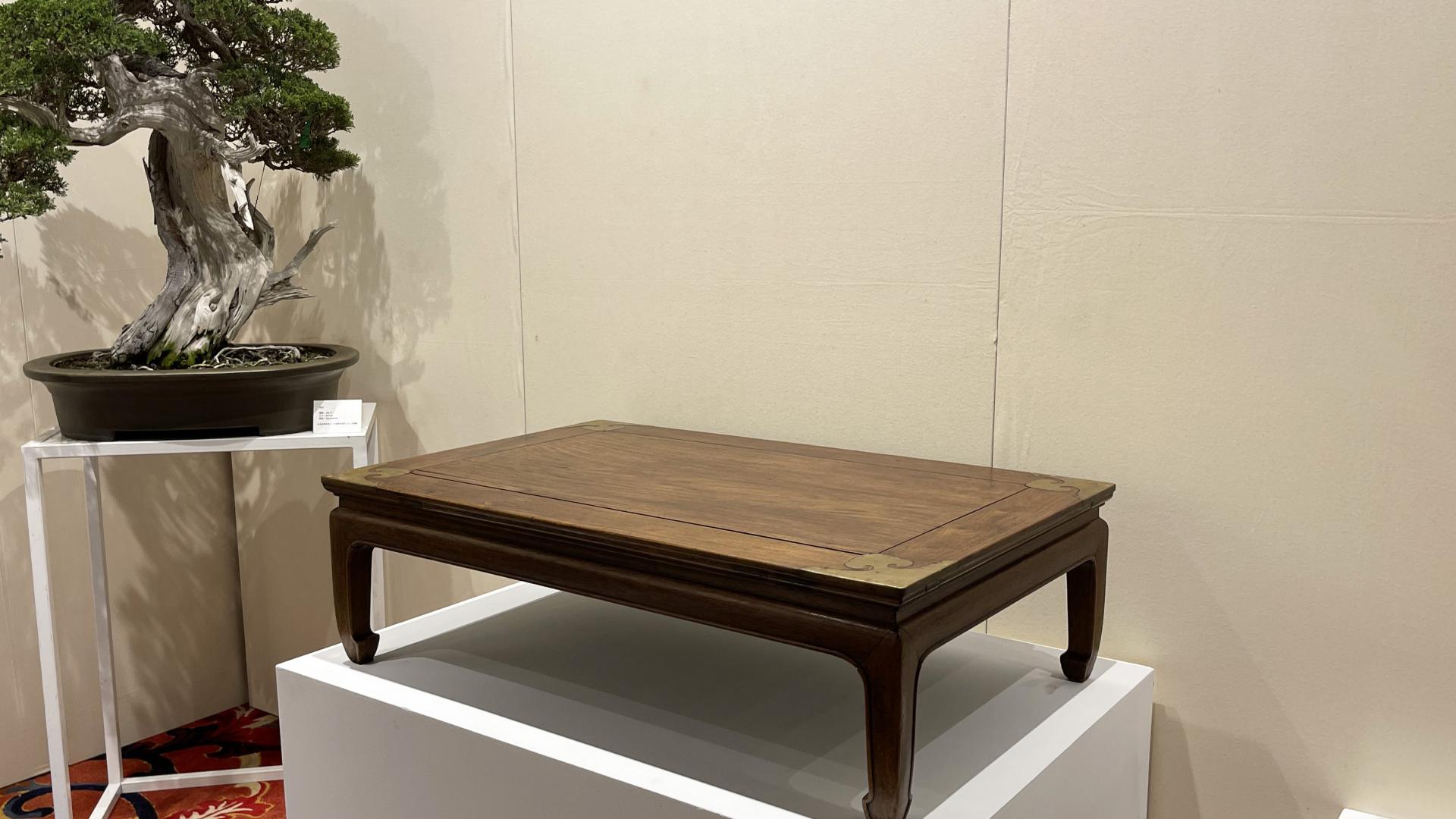 |九年从172到69万，清黄花梨铜包角炕桌不升反降