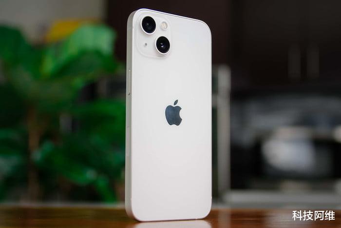 iphone13|iPhone13重回低价，128GB版本再度跌破5400元，不用等iPhone14了