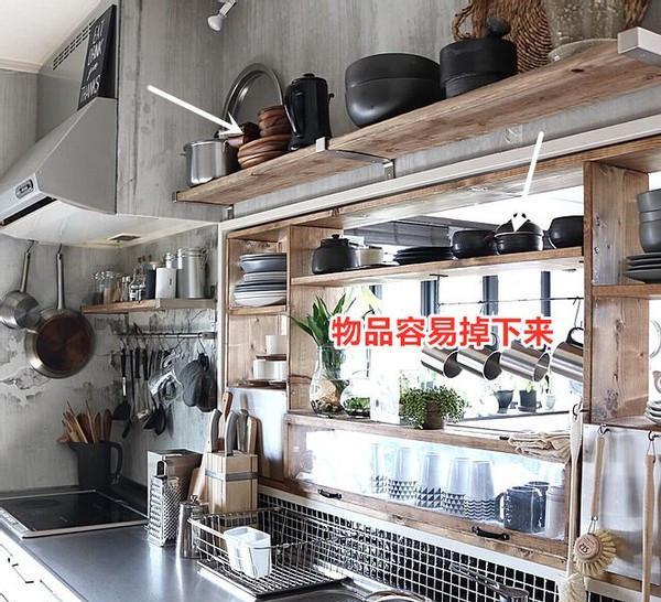 只要厨房还有1,日本都不放过做收纳,窗口打多层架,储物翻倍