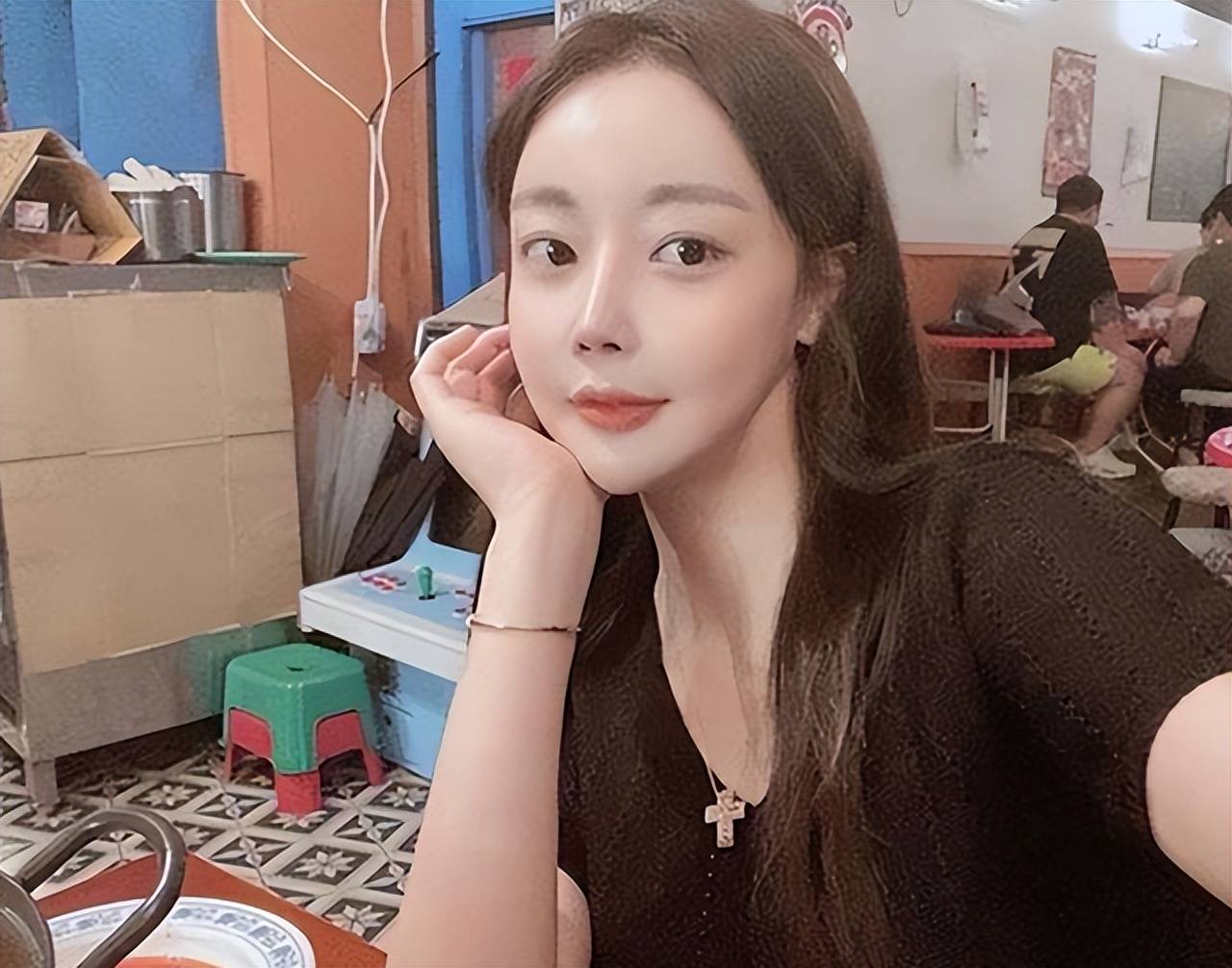 纪实:女主播奔现榜一大叔,对方又老又丑,第一次见面酒店约会