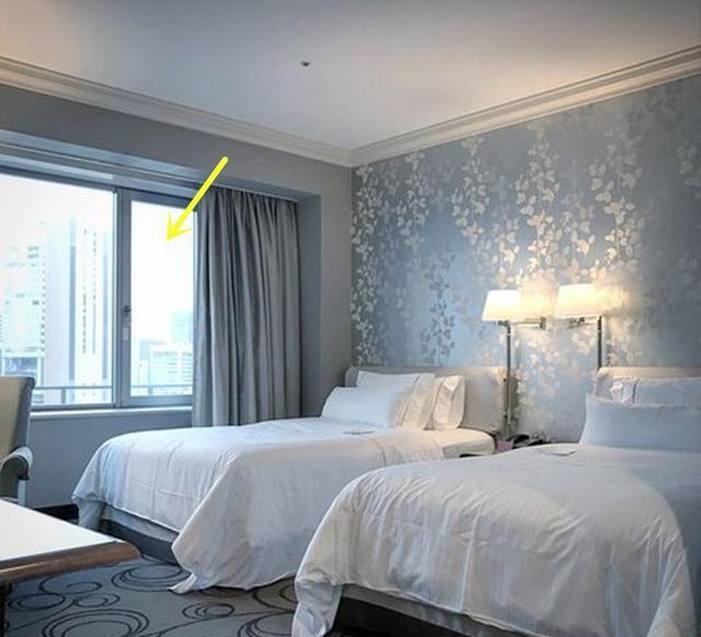 自从家里换成这种木质平开窗,连窗帘都不用装了!防盗效果也一流