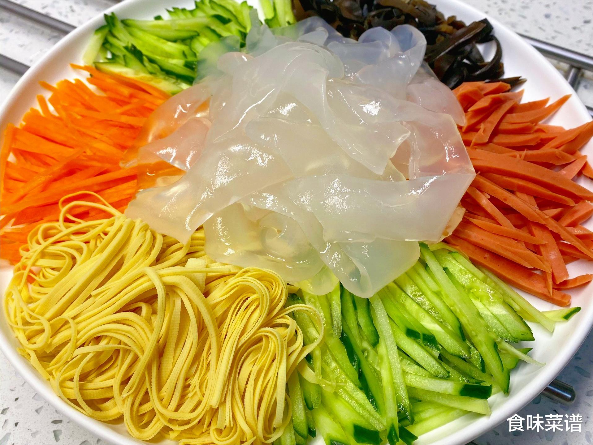 年夜饭上最受欢迎的4道凉拌菜，爽脆开胃，简单易学，家人都爱吃